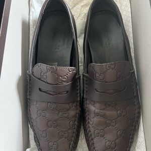 Gucci Men's Dark Brown Embossed Loafers. 7.5.